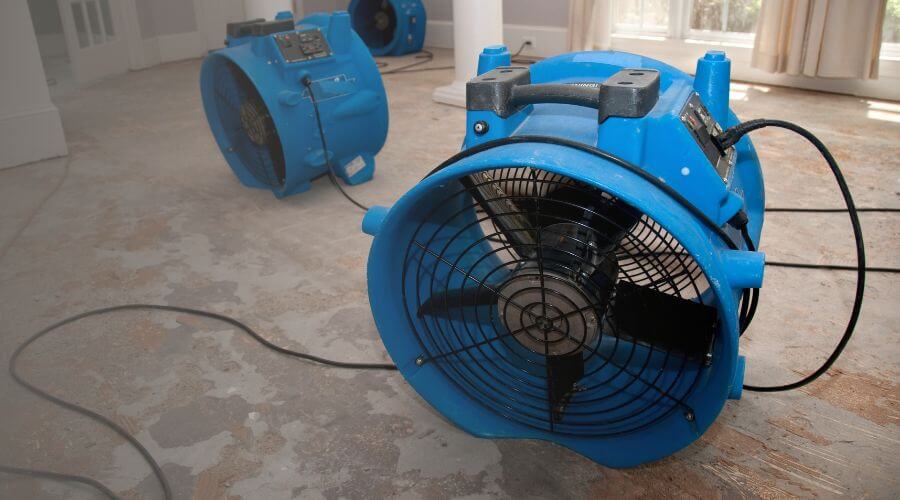 Why choose water damage restoration service for commercial flood cleanup in Summit